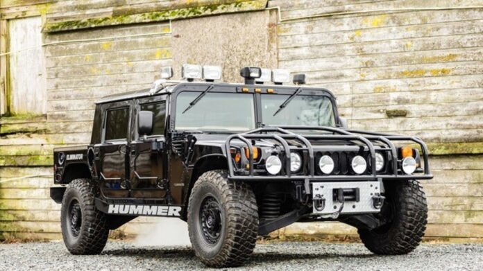 All'asta l'Hummer H1 appartenuto a Tupac Shakur All'asta l'Hummer H1 appartenuto a Tupac Shakur