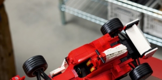 Il set Lego Icons F1 con la Ferrari F2004 di Michael Schumacher