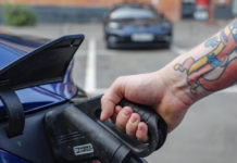 Auto elettriche, nel 2025 la quota di mercato italiana è cresciuta al 6,15% Auto elettriche, nel 2025 la quota di mercato italiana è cresciuta al 6,15%