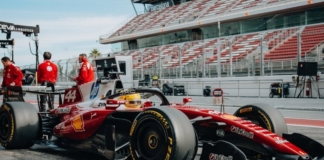 Lewis Hamilton nello shakedown di Barcellona