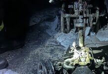 Cinque intossicati per l’incendio di un’auto elettrica Cinque intossicati per l'incendio di un'auto elettrica