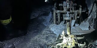 Cinque intossicati per l'incendio di un'auto elettrica