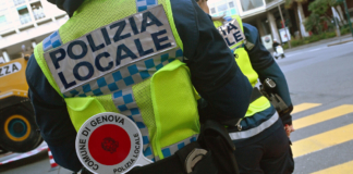 Corse clandestine di auto a Genova, due denunciati