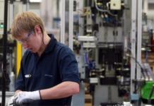 Crolla la produzione di auto in Gb, nel 2025 è ai minimi dal 1952