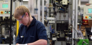 Crolla la produzione di auto in Gb, nel 2025 è ai minimi dal 1952