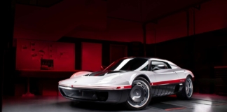 Este Bertone monta un motor V6 de Toyota y es 100% retro