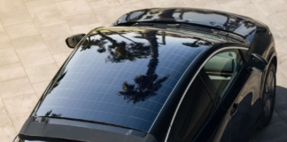 Este coche eléctrico se recarga mientras está aparcado al solazo