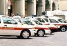 Gira in auto per Prato con targhe autoprodotte, denunciato