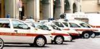 Gira in auto per Prato con targhe autoprodotte, denunciato