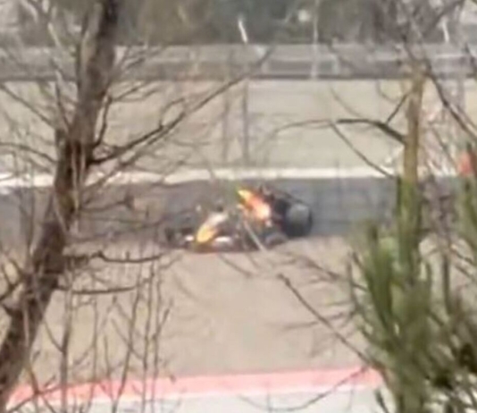 Hadjar, first 'trouble': crashes on turn 14 and damages the rear of the RB22
