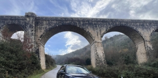 Hyundai Tucson MY26, con 239 CV la full hybrid offre comfort e prestazioni