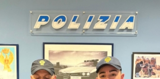 In auto in zona pedonale con una gallina a bordo, bloccati a Padova