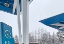 Inaugurata a Brunico la prima stazione di rifornimento idrogeno-elettrico d’Italia Inaugurata a Brunico la prima stazione di rifornimento idrogeno-elettrico d'Italia