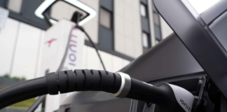 Ionity-Elektroauto-laedt