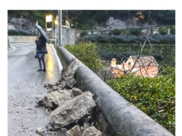 La Costiera Amalfitana spezzata in due per una frana