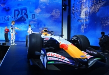 Presentazione livrea Racing Bulls 2026, Detroit: Liam Lawson e Arvid Lindblad - Foto: Red Bull Content Pool