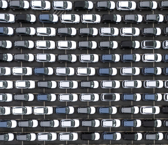 Mercato dell'auto europeo, l'anno chiude con segno positivo (+2,4%)