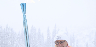 Stefano Domenicali tedoforo di Milano-Cortina 2026