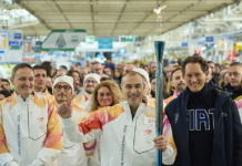 Milano Cortina: la Fiamma Olimpica fa tappa allo storico stabilimento di Mirafiori Milano Cortina: la Fiamma Olimpica fa tappa allo storico stabilimento di Mirafiori