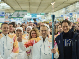 Milano Cortina: la Fiamma Olimpica fa tappa allo storico stabilimento di Mirafiori