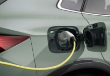 Elektroauto-Skoda-Elroq-laedt