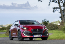 Nuova Clio, all'esterno è subito riconoscibile e strizza l'occhio alla sportività