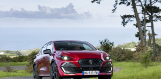 Nuova Clio, all'esterno è subito riconoscibile e strizza l'occhio alla sportività