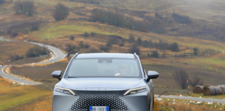 Omoda 7 SHS-P, lo speciale ibrido plug-in ne fa la macchina del futuro