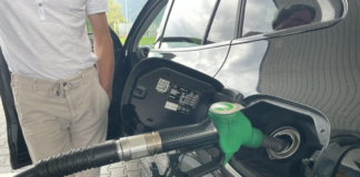 Per i carburanti arrivano i rincari