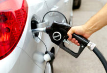 Rifornimento presso un distributore diesel