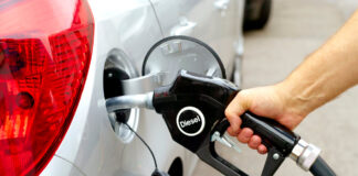 Rifornimento presso un distributore diesel