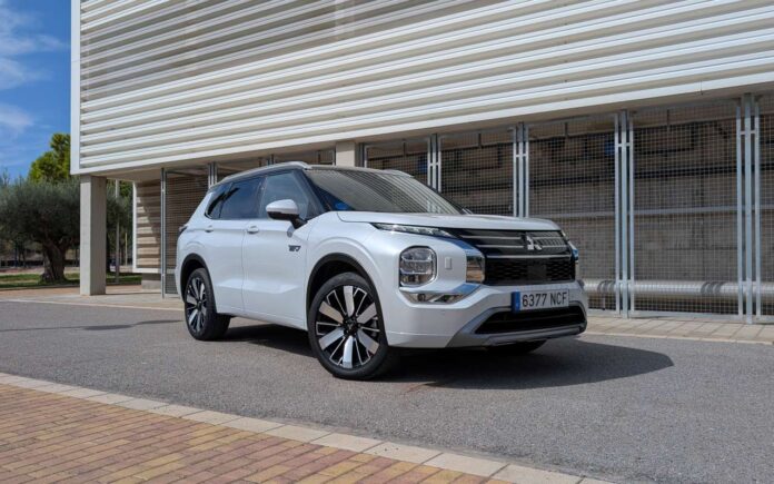 Prueba Mitsubishi Outlander PHEV Kaiteki+ 4WD: el nipón está de Prueba Mitsubishi Outlander PHEV Kaiteki+ 4WD: el nipón está de vuelta para dar guerra
