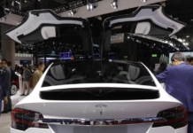 Tesla dice addio a Model X e Model S, spazio a robot umanoidi