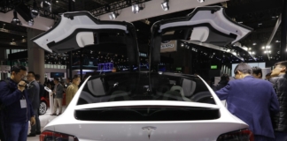 Tesla dice addio a Model X e Model S, spazio a robot umanoidi