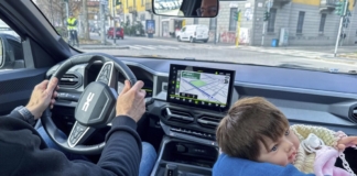 Bimbi in auto: troppi errori e pochi controlli, test a Milano e Roma