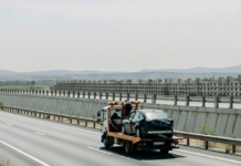 Confirmado por el RACE: si se enciende tu V16, esto es lo que no debes hacer cuando aparezca una grúa