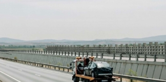 Confirmado por el RACE: si se enciende tu V16, esto es lo que no debes hacer cuando aparezca una grúa