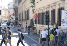 Dal primo luglio a Roma Ztl a pagamento per le auto elettriche