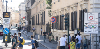 Dal primo luglio a Roma Ztl a pagamento per le auto elettriche