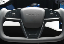 Dopo le maniglie elettriche a filo, Cina mette al bando i volanti aperti a cloche Dopo le maniglie elettriche a filo, Cina mette al bando i volanti aperti a cloche