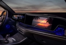 Esto es lo que opina uno de los padres del iPhone sobre las pantallas táctiles en los coches (vas a alucinar)