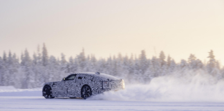 Jaguar GT a quattro porte inizia l'ultima sessione di collaudi invernali