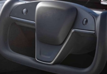 La UE ya no regula con lógica, para eso tenemos a China: Ahora prohíben el peor volante de la historia (aunque los Tesla lovers lo amen)