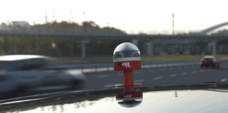 La multa de la DGT por la V16 es lo de menos, lo que asusta es la que puede liarte tu seguro (esto sí que es caro)