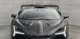 Lamborghini Revuelto con il trattamento Mansory diventa la Carbonado X