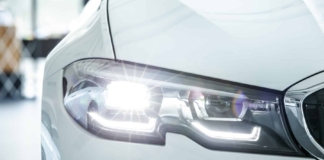 Luces del coche: tipos, cuáles son obligatorias y cómo se usan para ver y ser visto