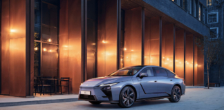 Nuova Lexus ES, la berlina di lusso sarà anche elettrica