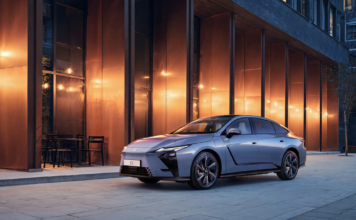 Nuova Lexus ES, la berlina di lusso sarà anche elettrica