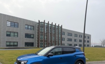 Opel Frontera Hybrid è l'elettrificazione a prova di versatilità