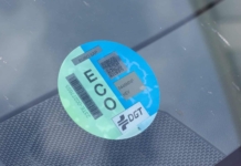 Pegatina DGT: qué distintivo ambiental le corresponde a mi coche y cómo comprobarlo en un minuto Pegatina DGT: qué distintivo ambiental le corresponde a mi coche y cómo comprobarlo en un minuto